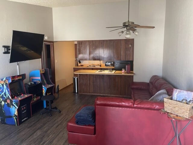 Foto del edificio - 915 NE Rogers Ln