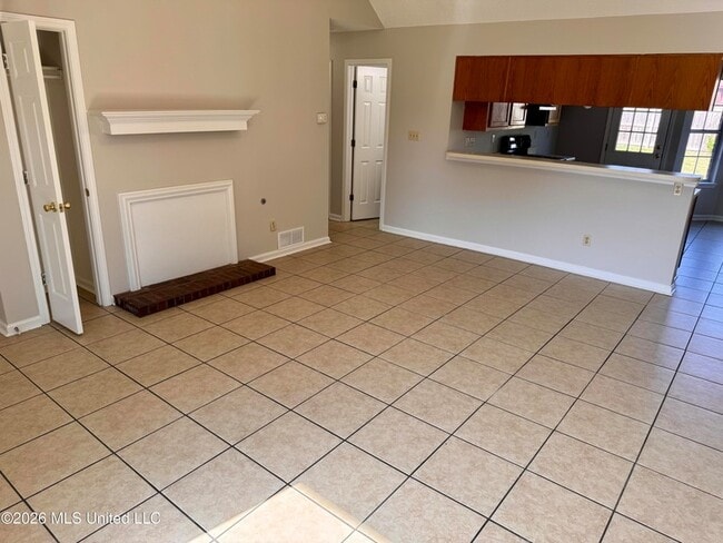 Foto del edificio - 7011 Hampton Dr