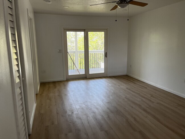 Building Photo - 6814 Palm Dr