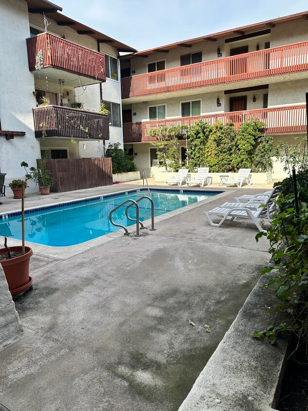 Foto principal - 5650 Sumner Way