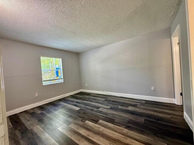 Foto del edificio - 726 SW 81st Ave