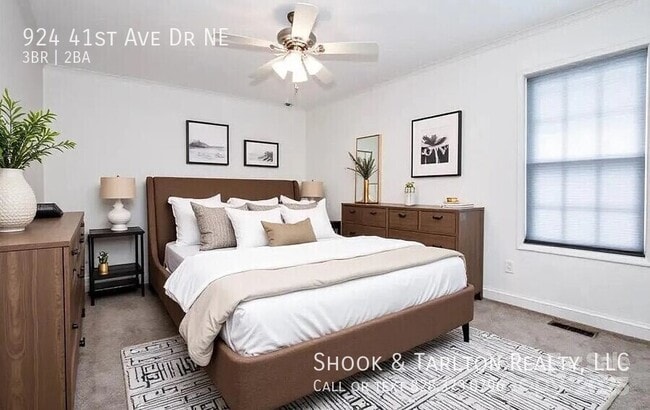 Photo - 924 41st Ave Dr NE House