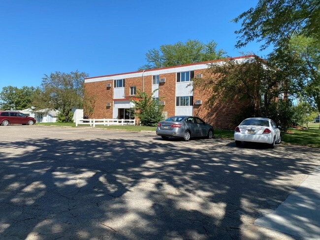 Building Photo - Brooks Manor