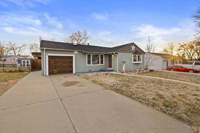 Building Photo - "Charming 3-Bedroom Pueblo Home with Cozy ...