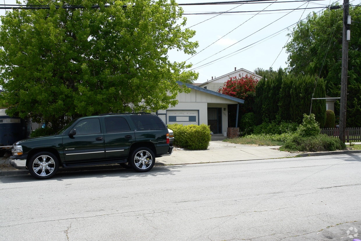 Building Photo - 984-986 Haven Ave