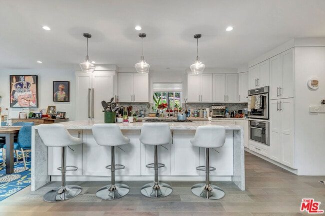 Building Photo - 3906 Alta Mesa Dr