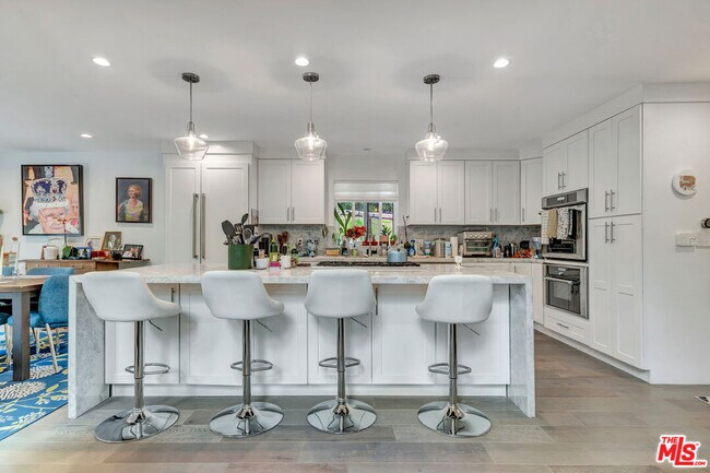 Foto del edificio - 3906 Alta Mesa Dr