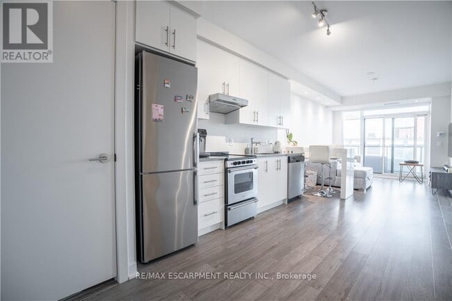 Building Photo - 212 King William St