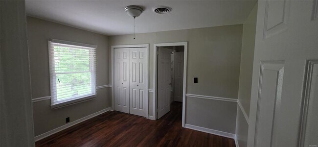 Building Photo - 245 Forest Hills Dr