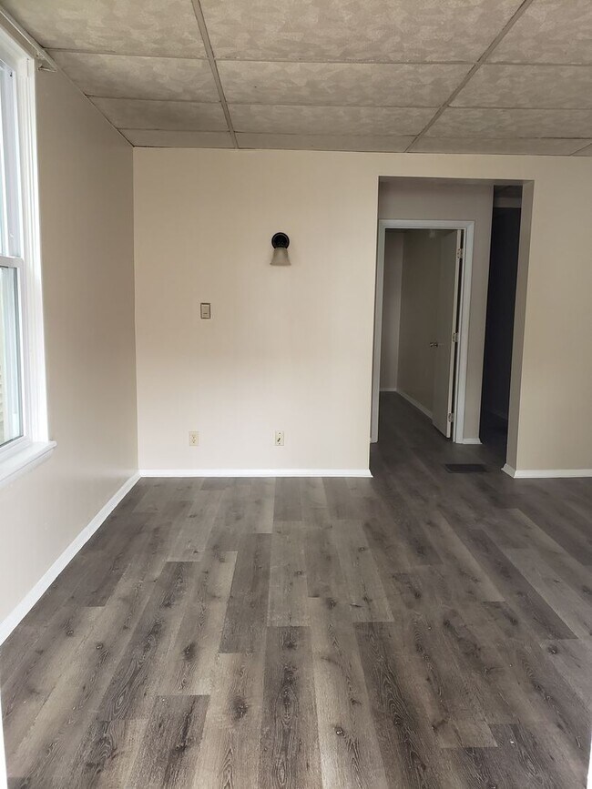 Foto del edificio - 327-329 W. King Street
