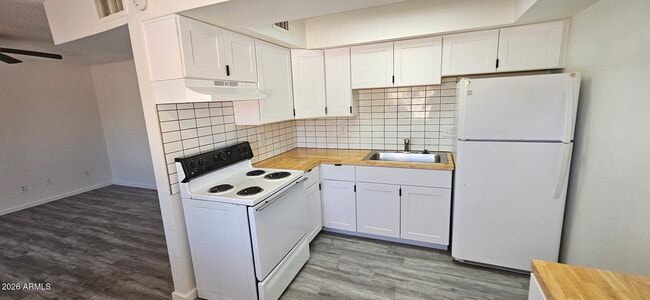 Building Photo - 9222 N 35th Ave