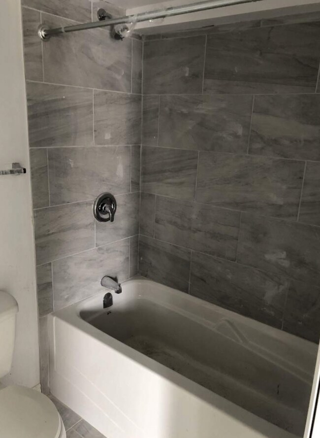 Building Photo - 625 Borthwick Ave