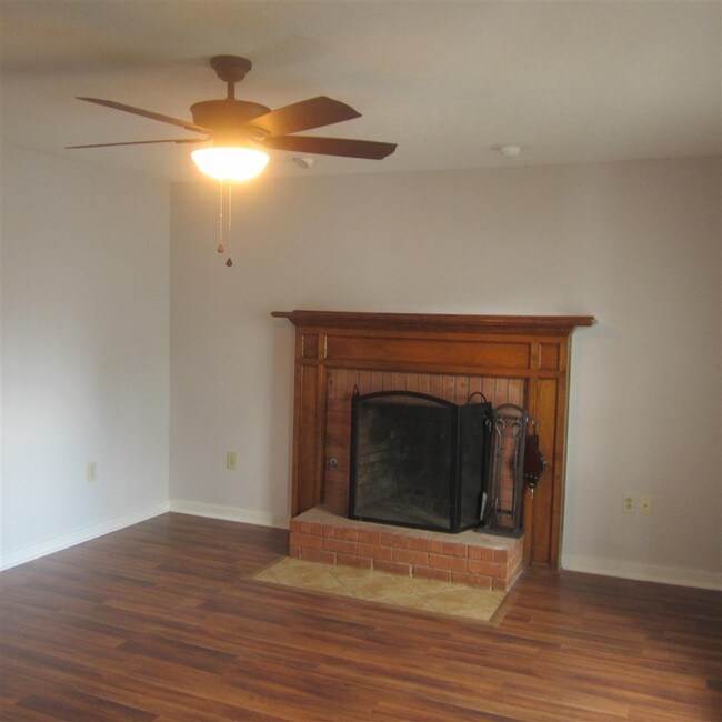Building Photo - 331 Peach Orchard Dr