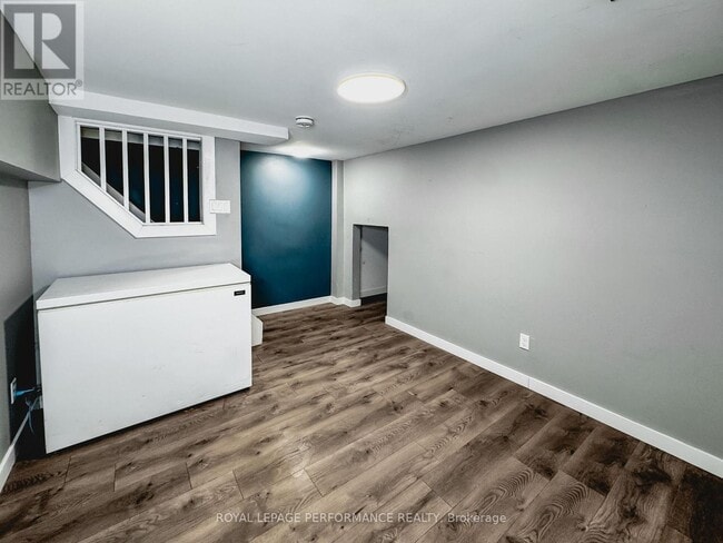 Building Photo - 726 Cummings Ave