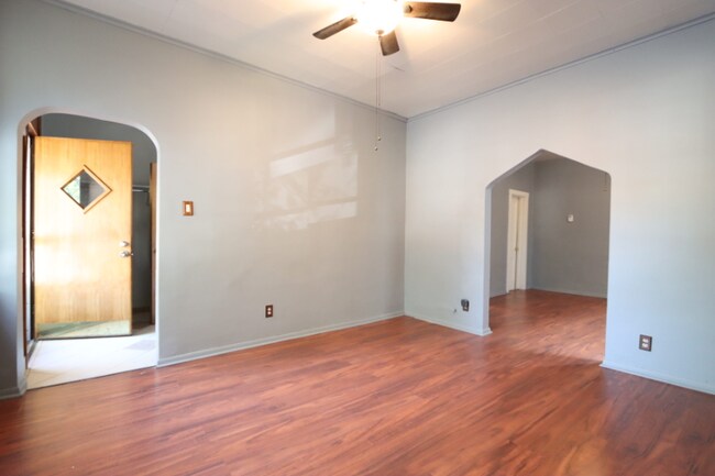 Foto del edificio - 1337 W 31st St
