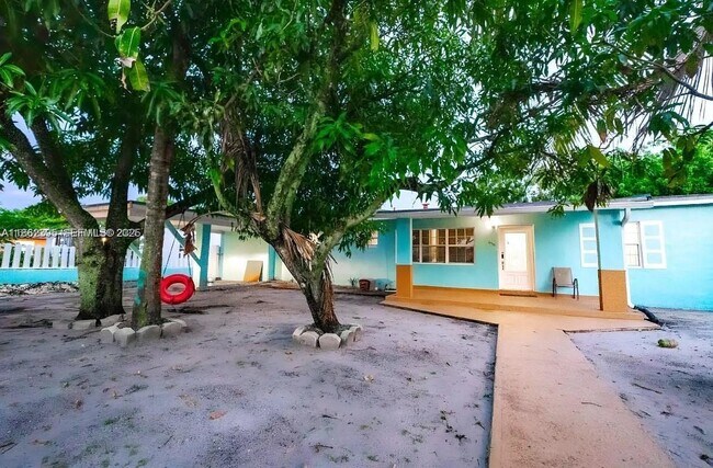 Foto del edificio - 15735 NW 28th Pl