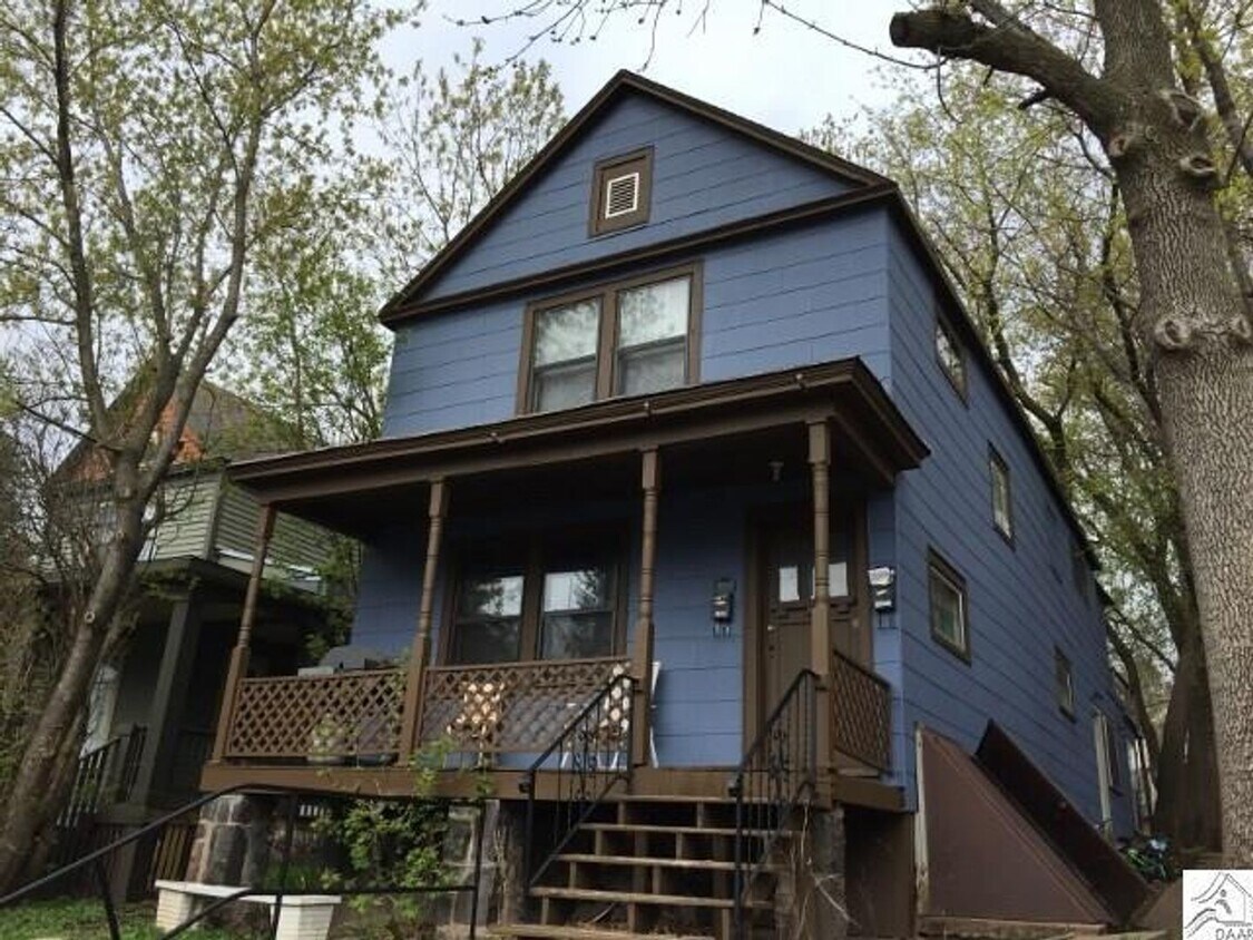 Foto principal - 1127 E 5th St