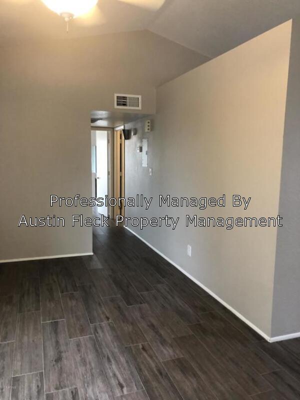 Foto del edificio - 960 N Revere