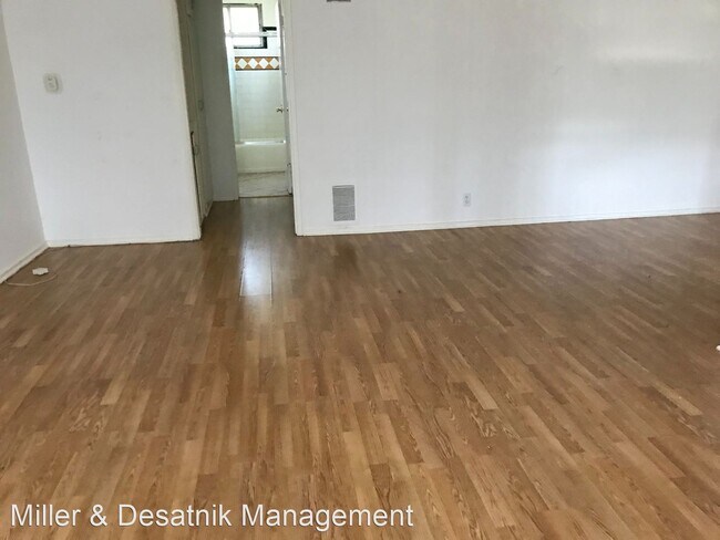 Foto del edificio - 8456 Blackburn Ave