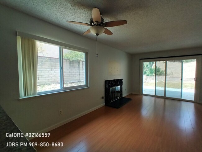 Building Photo - Walnut 3 Bedroom Home