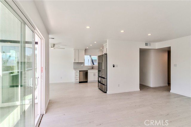 Foto del edificio - 231 W Escalones