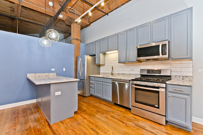 Building Photo - 1500 W Monroe St