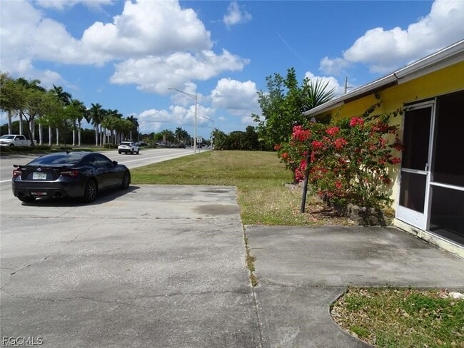 Foto del edificio - 221 Cape Coral Pkwy W