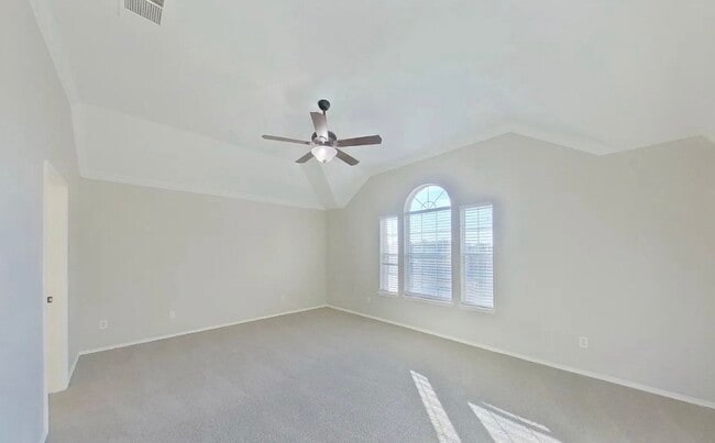 Foto del edificio - Charming 4-Bedroom Home with Modern Comforts & Spacious Living