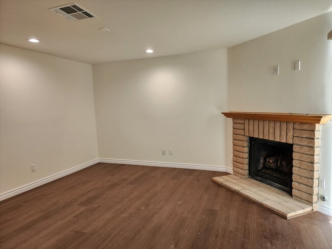 Foto del edificio - 15560 Crestview Ln