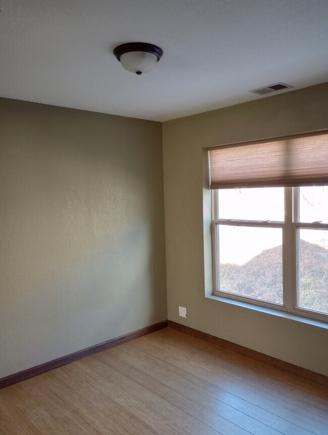 Foto del edificio - 327 Adams Ranch Rd