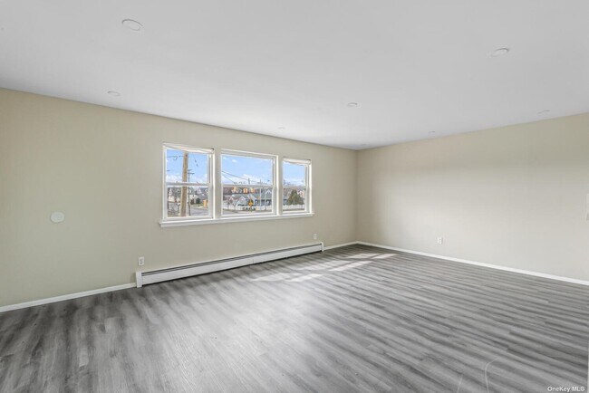 Foto del edificio - 881 E Park Ave