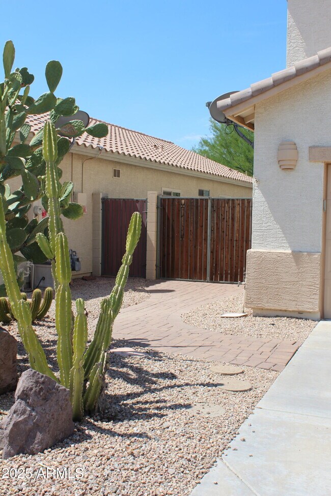 Foto del edificio - 25248 N 40th Ln