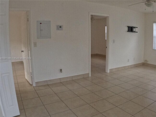 Foto del edificio - 1680 Harding St