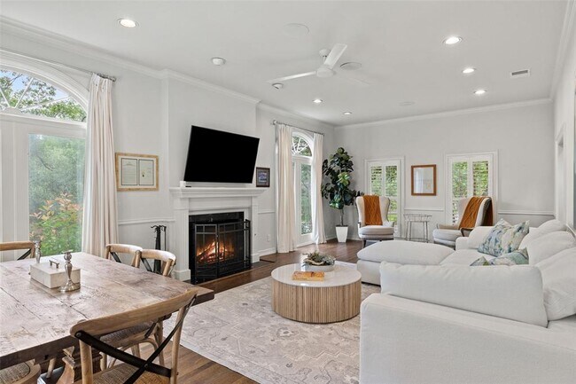 Foto del edificio - 2922 Thousand Oaks Dr