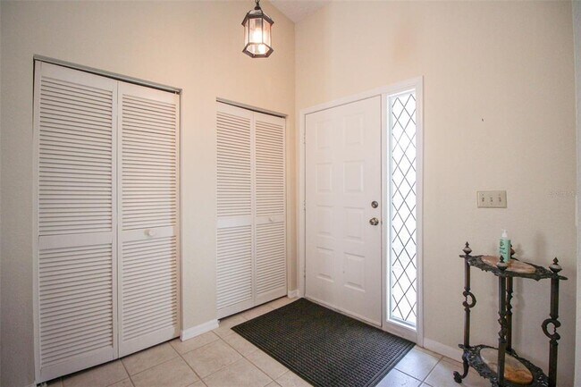 Building Photo - 220 Woodridge Cir