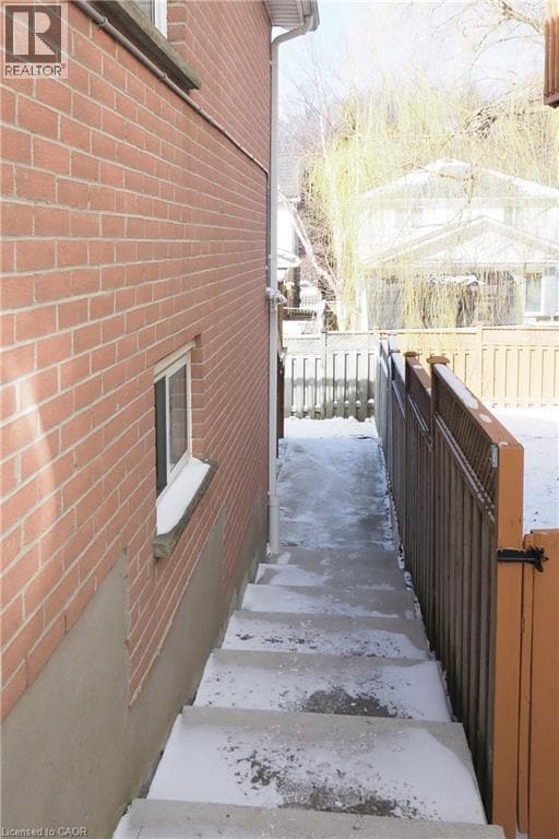 Building Photo - 67 Hollyridge Crescent