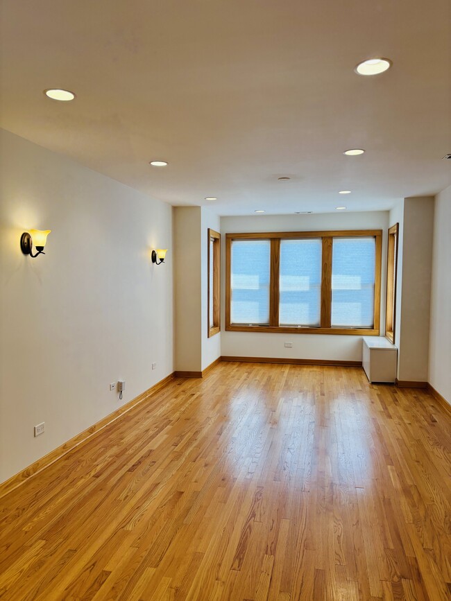 Living Room - 2318 W Diversey Ave