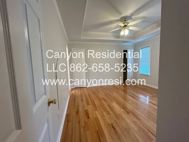 Foto del edificio - 211 Brently Woods Dr