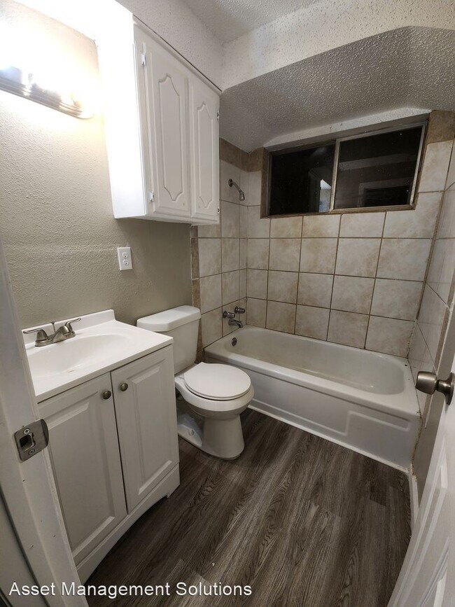 Foto del edificio - 4 br, 1.5 bath House - 884 NW 15th St.
