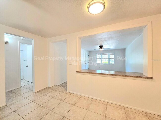 Foto del edificio - 611 Lyndhurst St