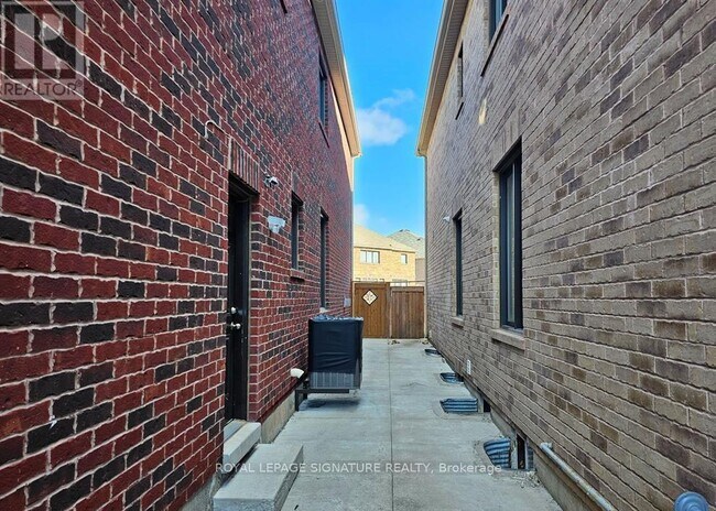 Building Photo - 249 Elbern Markell Dr