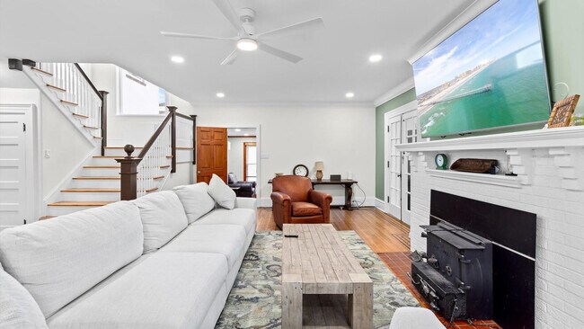 Building Photo - 2 S Oxford Ave