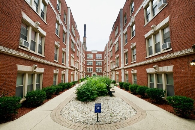 Building Photo - 519 W Surf St