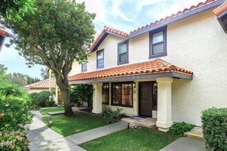 Building Photo - 2375 Martinique Ln