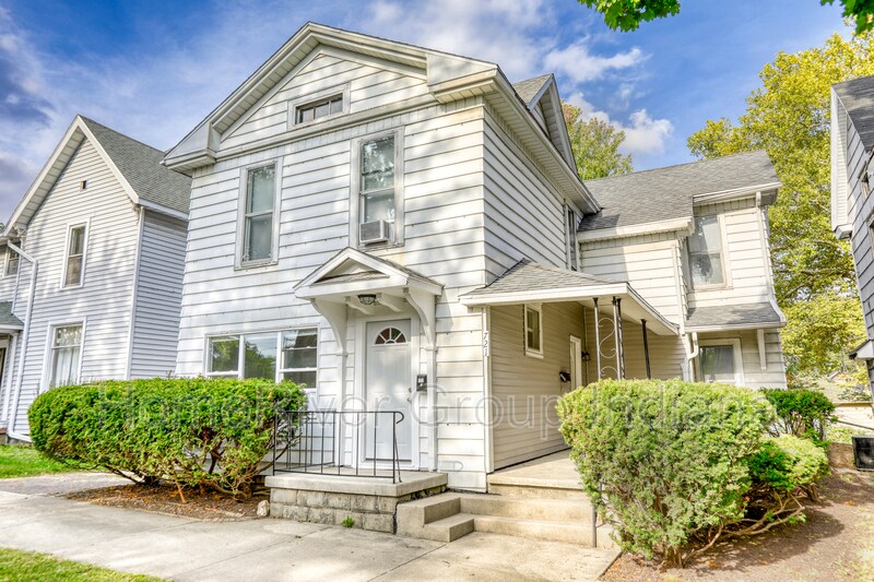 721 Guilford St Unit 2, Huntington, IN 46750 Condo for Rent in
