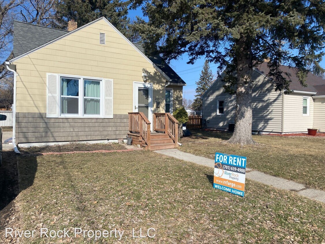 2 br, 2 bath House 205 14th St S House Rental in Moorhead, MN