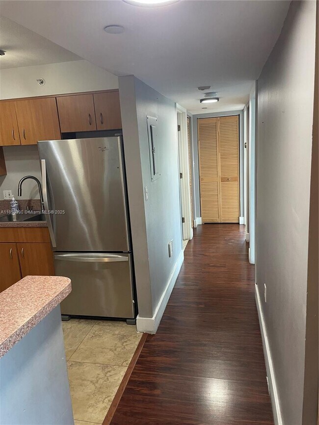 Foto del edificio - 1475 SW 8th St