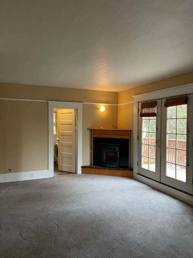 Foto del edificio - Buckman Neighborhood; Great Space; Easy to call Home
