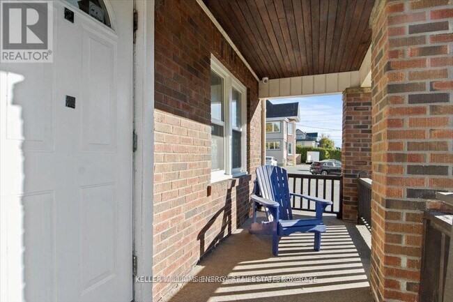 Photo du bâtiment - 20 Colborne St W