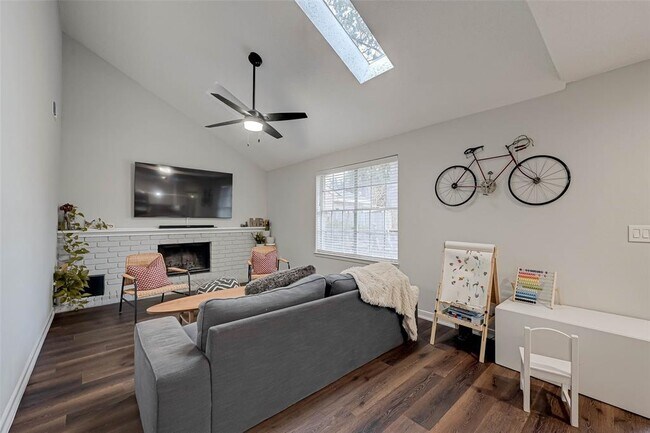 Building Photo - 21419 Highland Knolls Dr
